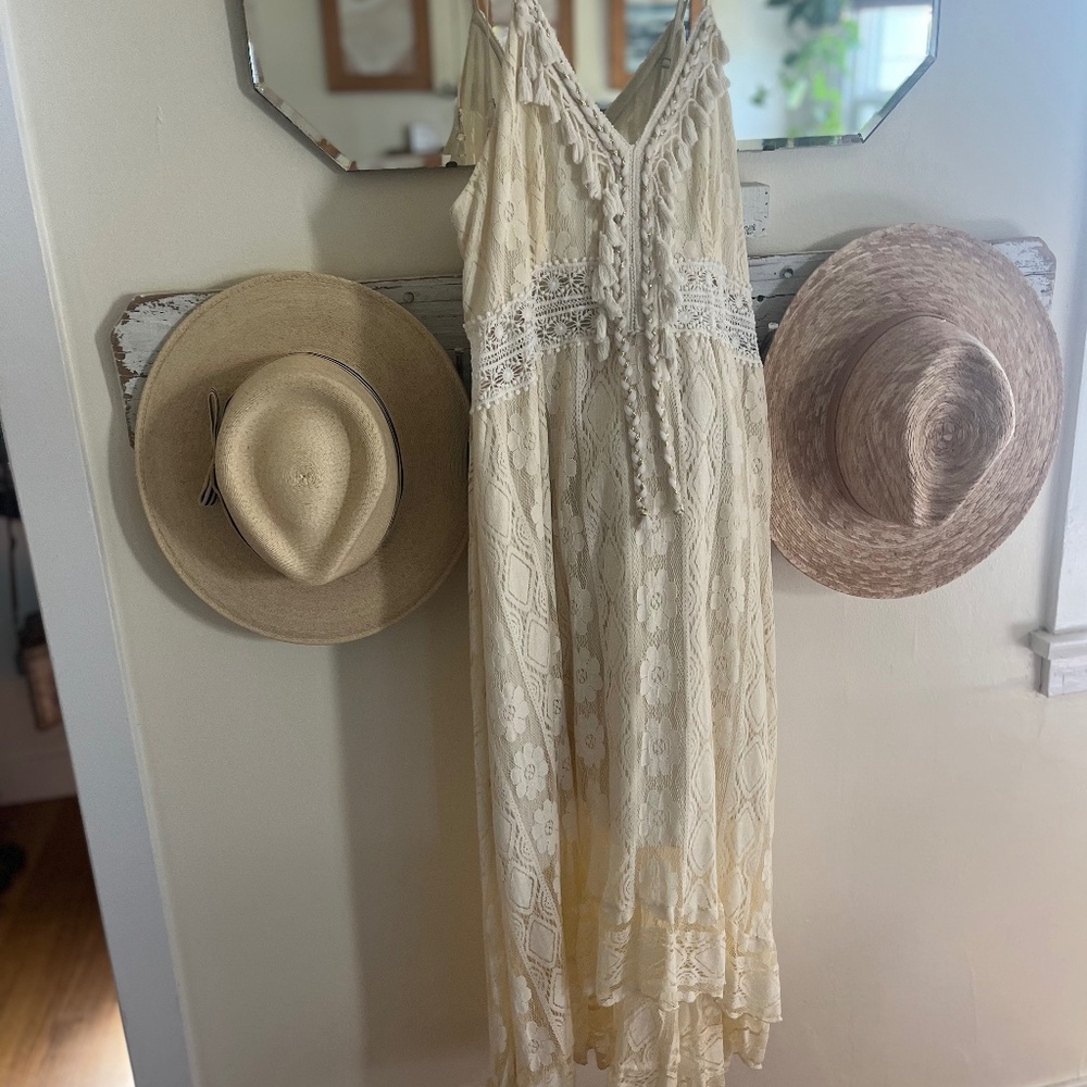 Lace mid length sleeveless dress